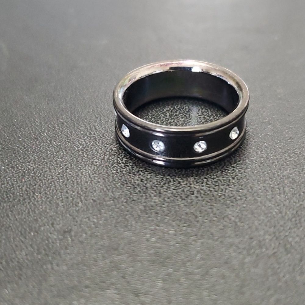 Black ring with rhinestones size 7